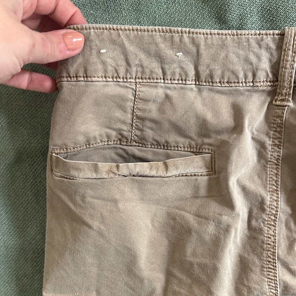 American Eagle Outfitters Women's Beige Cargo Shorts - Picture 4 of 5